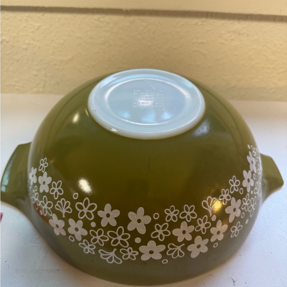Vintage 1960s Pyrex 444 Spring Green 4 QT mixing bowl